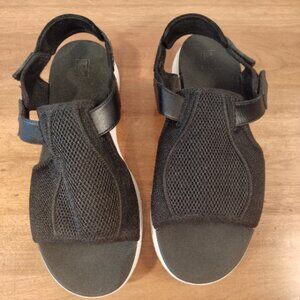 Fitflop Black mesh and leather sandals 11M